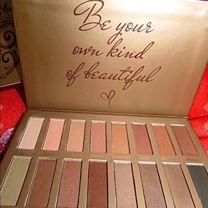 Pro eyeshadow palette shimmer and matte